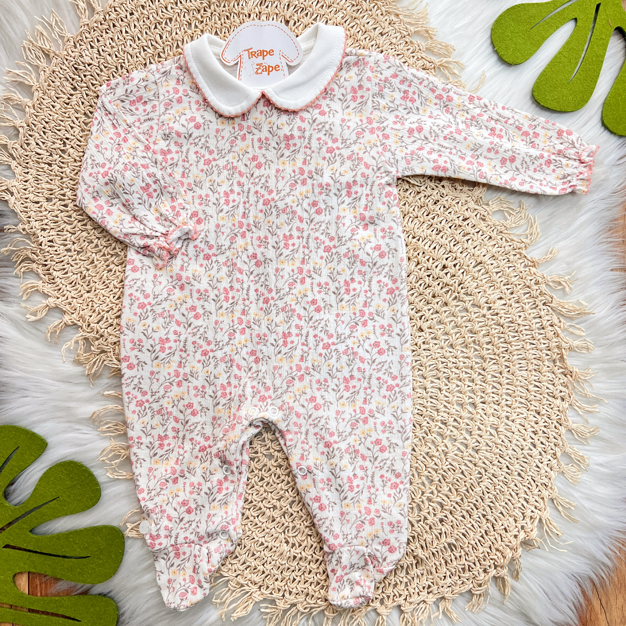 Macacão Anarruga com Gola Picueta - Florzinhas - Off White e Rose